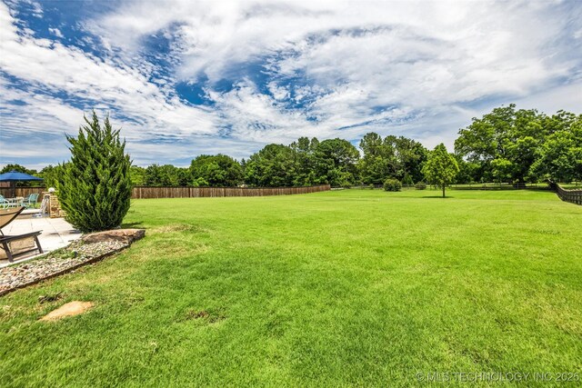 13533 S Lewis Ave, Bixby, OK 74008 - view of yard with a patio