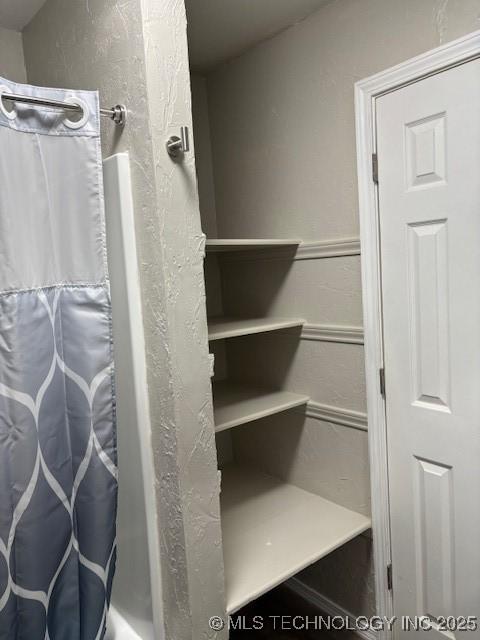 1200 S Mckinley Ave, Calera, OK 74730 - view of closet