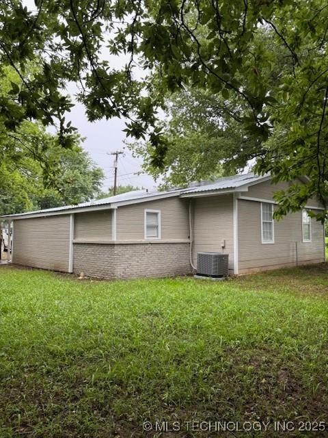 1200 S Mckinley Ave, Calera, OK 74730 - view of property exterior with a lawn
