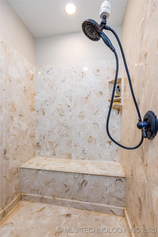 214 Kernel, Durant, OK 74701 - detailed view of a shower