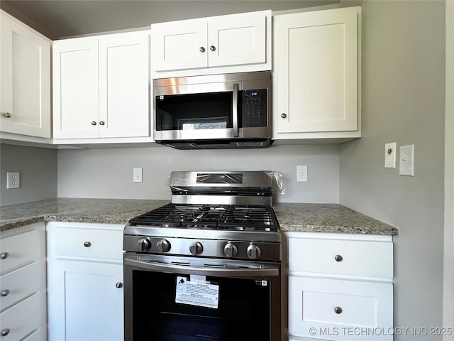 1424 S Penn Ave, Bartlesville, OK 74003 - kitchen featuring stainless steel appliances, white cabinetry, and light countertops