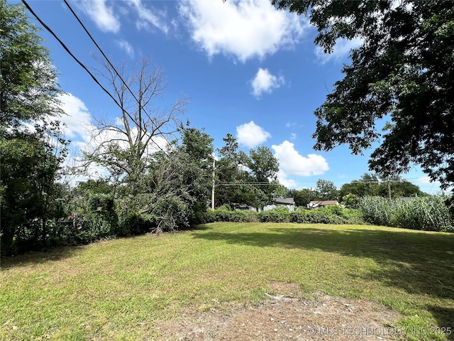 1424 S Penn Ave, Bartlesville, OK 74003 - view of grassy yard