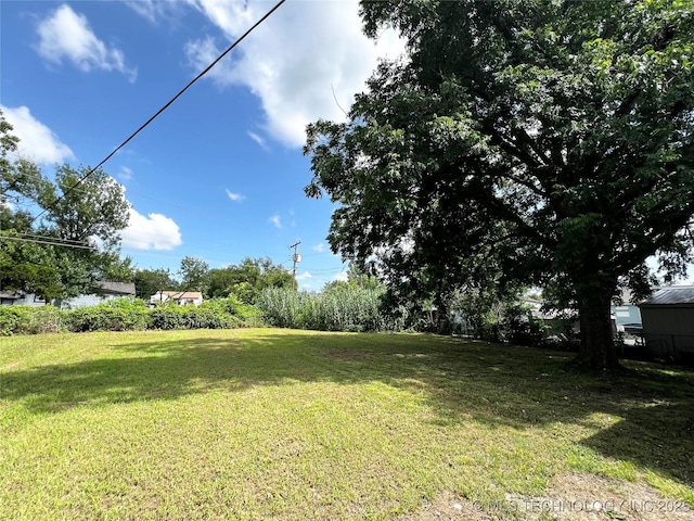 1424 S Penn Ave, Bartlesville, OK 74003 - view of grassy yard