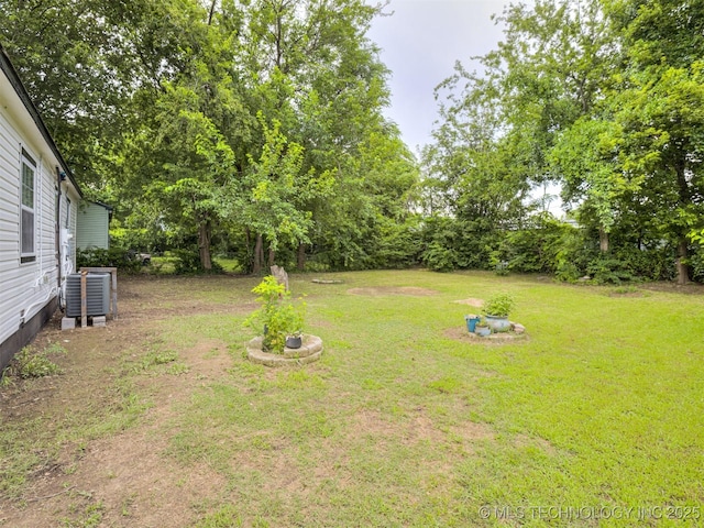 3226 N Garrison Ave, Tulsa, OK 74106 - view of green lawn with view of wooded area