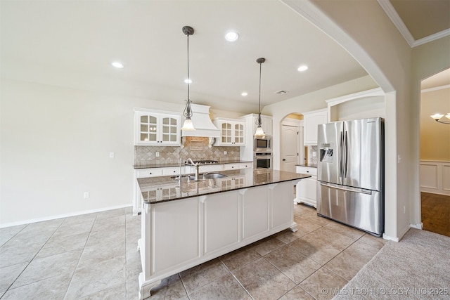 4204 N Maple Pl, Broken Arrow, OK 74012 - kitchen featuring appliances with stainless steel finishes, arched walkways, crown molding, white cabinetry, and premium range hood