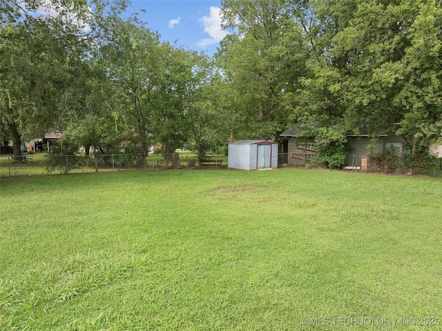 1015 NW Maxwell, Ardmore, OK 73401 - view of yard with a storage unit