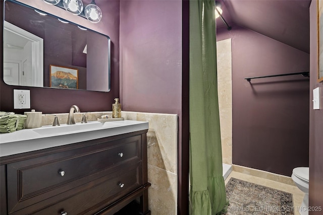 3039 W 69th Pl, Tulsa, OK 74132 - bathroom with vanity, a shower with curtain, and lofted ceiling