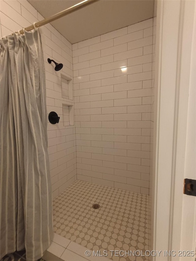 804 W Glendale St, Broken Arrow, OK 74011 - full bath featuring a tile shower