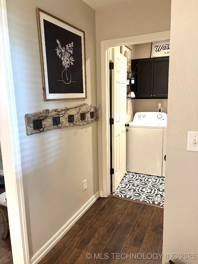 417292 E 1145th Rd, Eufaula, OK 74432 - laundry area featuring washer / clothes dryer, cabinet space, and dark wood finished floors