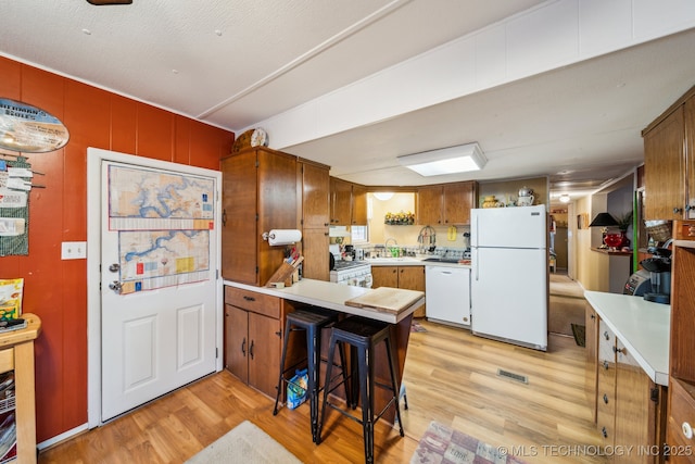 2219 Hart Cove Dr, Grove, OK 74344 - kitchen featuring white appliances, light wood-style floors, light countertops, and a peninsula