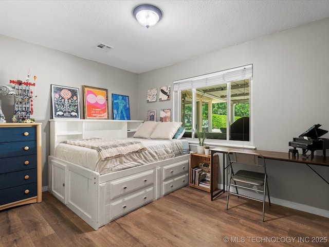 105 Quail Creek Ln, Skiatook, OK 74070 - bedroom featuring wood finished floors