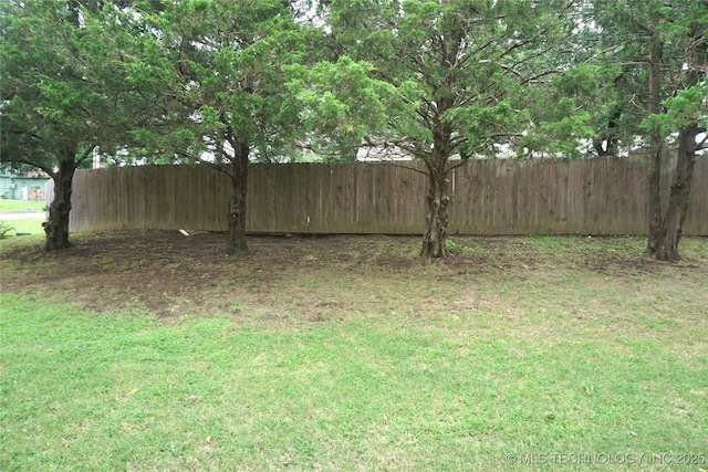 710 N 14th St, Henryetta, OK 74437 - view of yard