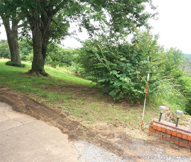 710 N 14th St, Henryetta, OK 74437 - view of yard