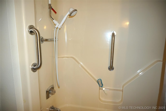 710 N 14th St, Henryetta, OK 74437 - bathroom view of shower / bath combination