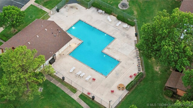11030 E 11th Pl Unit 4A, Tulsa, OK 74128 - drone / aerial view of a pool