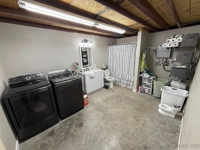 557 High Point Ln, Skiatook, OK 74070 - laundry area with separate washer and dryer