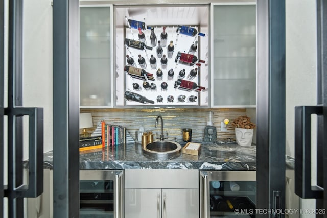 1226 W 109th Pl S, Jenks, OK 74037 - indoor wet bar featuring beverage cooler and decorative backsplash