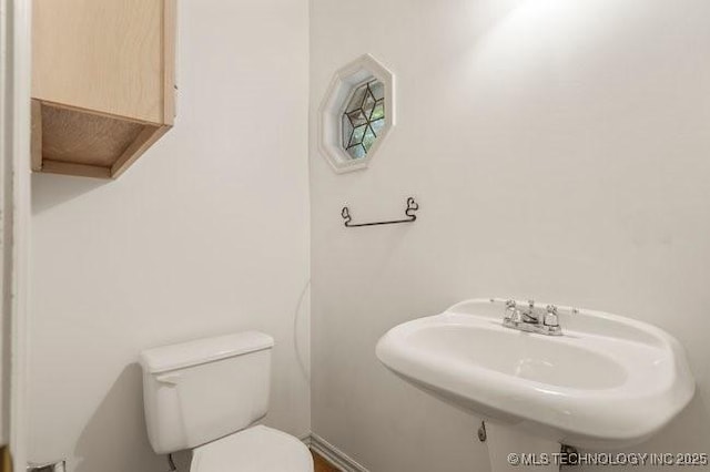 1620 S Florence Pl, Tulsa, OK 74104 - bathroom with toilet and a sink