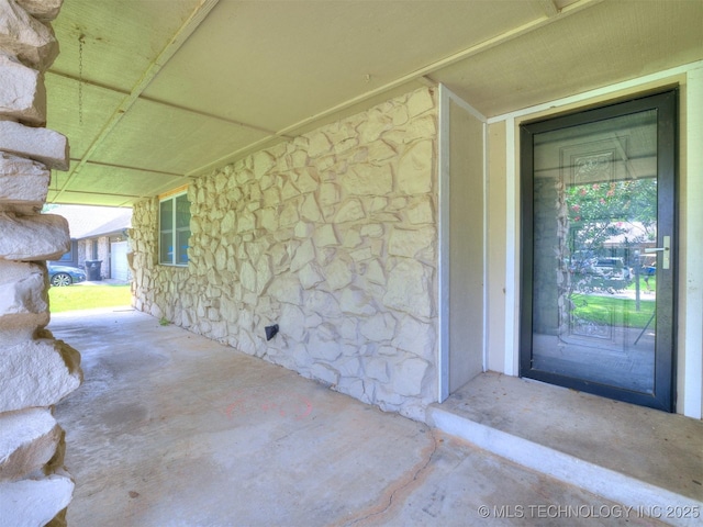 117 W Timberlane St, Broken Arrow, OK 74011 - view of exterior entry featuring stone siding