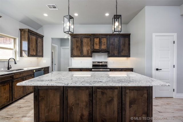 175 Maple Leaf Dr, Durant, OK 74701 - kitchen featuring appliances with stainless steel finishes, light wood finished floors, backsplash, a center island, and recessed lighting