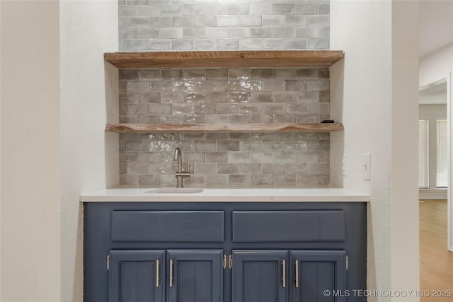 6905 S Redbud Ave, Broken Arrow, OK 74011 - indoor wet bar with tasteful backsplash and wood finished floors