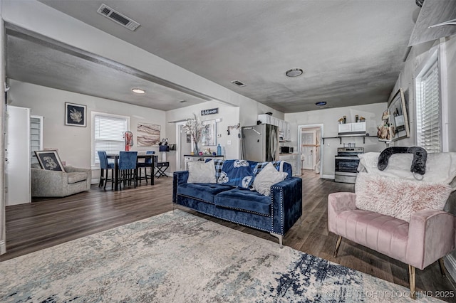1208 NW 1st Ave, Ardmore, OK 73401 - living area with wood finished floors
