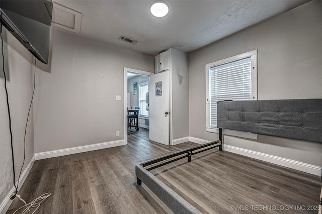 1208 NW 1st Ave, Ardmore, OK 73401 - bedroom featuring dark wood finished floors and baseboards