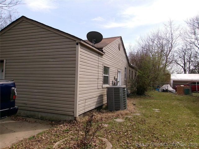 2131 Topeka St, Muskogee, OK 74403 - view of side of property with a central AC unit