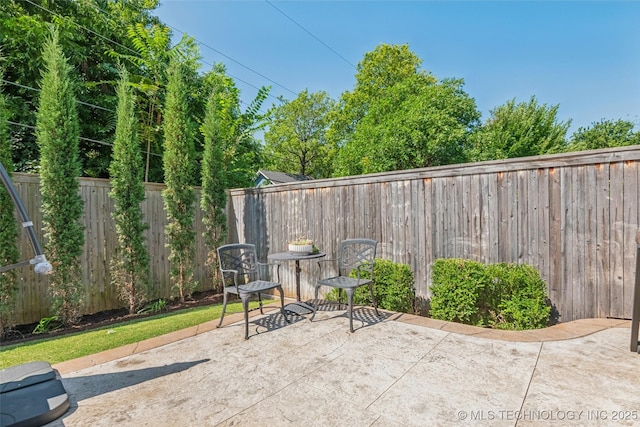 1536 E 35th Pl, Tulsa, OK 74105 - fenced backyard featuring a patio