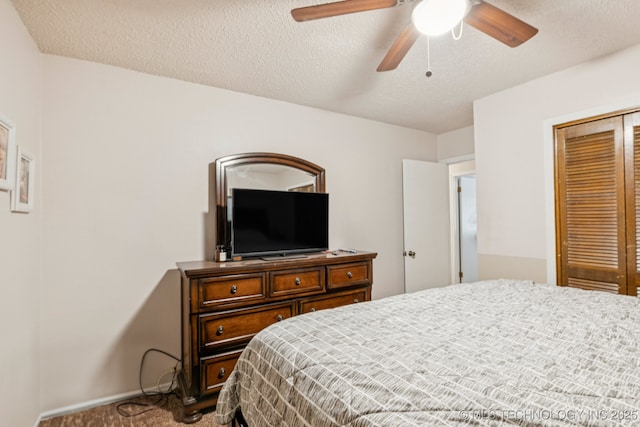 13201 W 86th St S, Sapulpa, OK 74066 - bedroom featuring carpet floors, a textured ceiling, a closet, and a ceiling fan