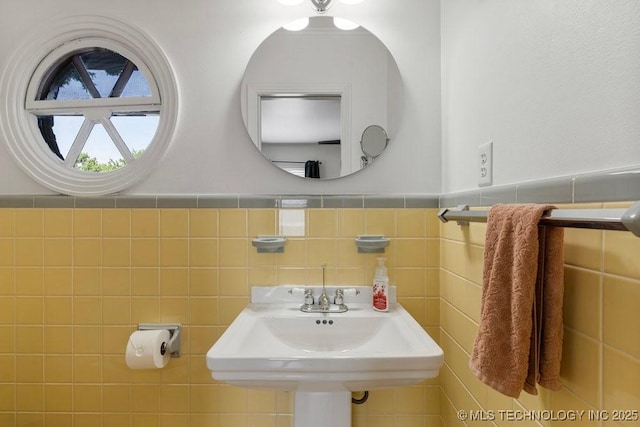 4331 E 28th St, Tulsa, OK 74114 - bathroom featuring tile walls and wainscoting