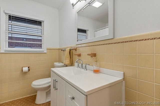 4331 E 28th St, Tulsa, OK 74114 - full bath featuring tile walls, crown molding, vanity, a wainscoted wall, and tile patterned flooring