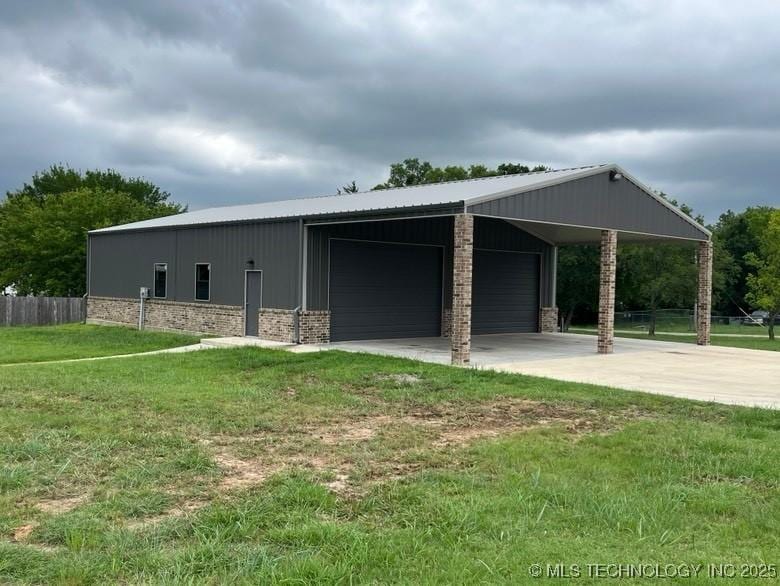 408 S Donehoo, Kingston, OK 73439 - garage with a garage