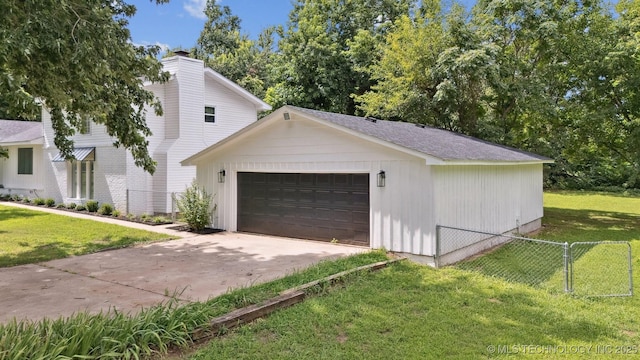 412 W Roger St, Oilton, OK 74052 - garage with driveway