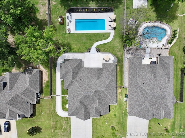 2889 Forest View Dr, Claremore, OK 74017 - bird's eye view of a pool