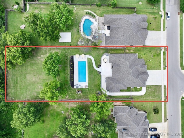 2889 Forest View Dr, Claremore, OK 74017 - aerial view of property and surrounding area with a pool area and property boundaries highlighted