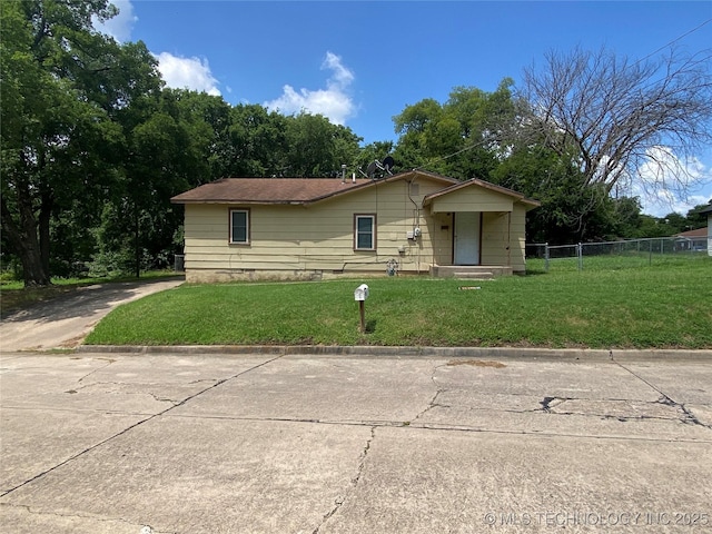 41 G SE, Ardmore, OK 73401 - view of front facade featuring driveway