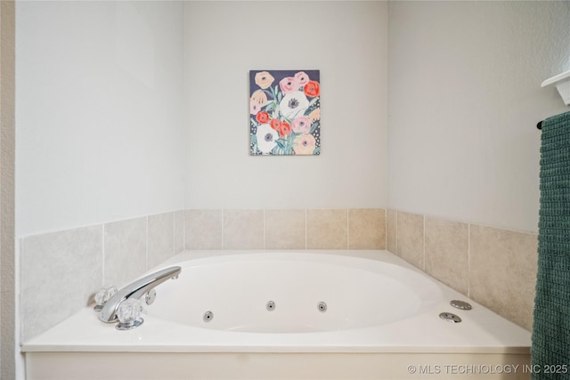 1600 S Ironwood Ave, Broken Arrow, OK 74012 - bathroom with a whirlpool tub