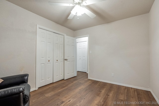 2520 Arlington Blvd, Ada, OK 74820 - living area with wood finished floors and ceiling fan