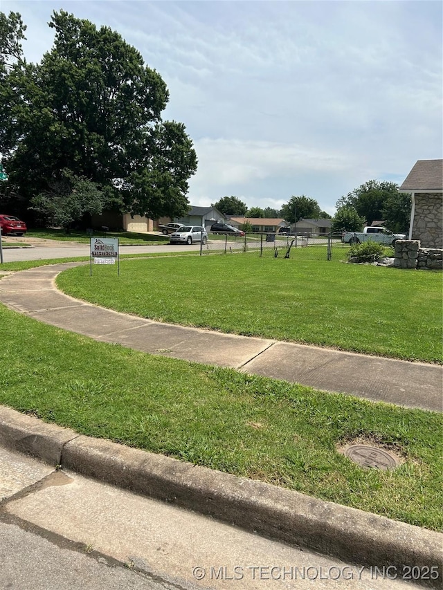 12976 E 32nd St, Tulsa, OK 74134 - view of green lawn