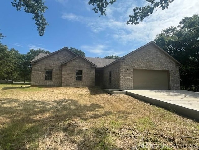 11130 Spanish Oak, Kingston, OK 73439 - single story home featuring brick siding, driveway, a garage, and a front yard