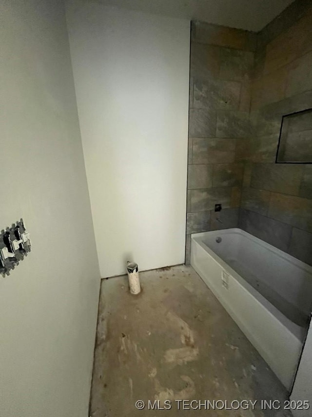 11130 Spanish Oak, Kingston, OK 73439 - full bath with a tub to relax in and a shower