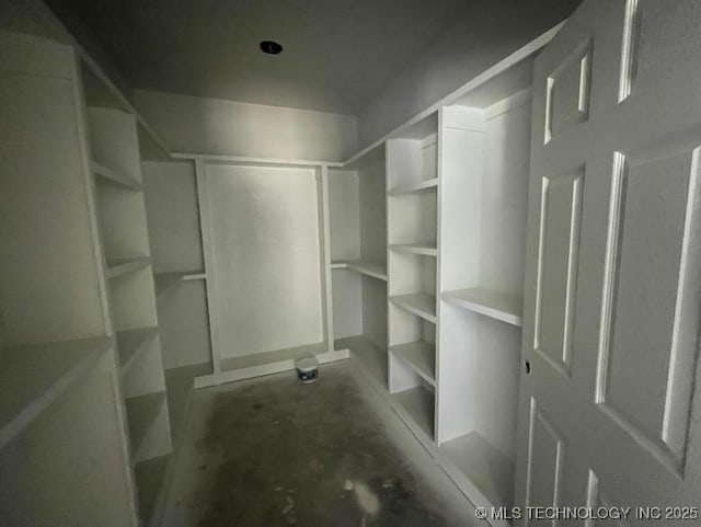 11130 Spanish Oak, Kingston, OK 73439 - view of walk in closet