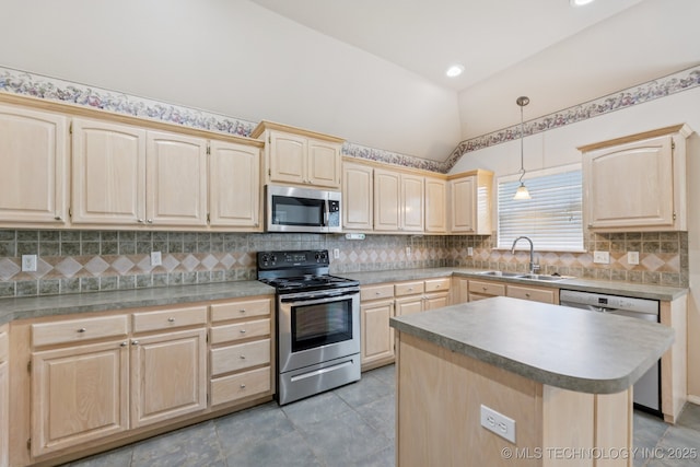 513 S 63rd Pl S, Broken Arrow, OK 74014 - kitchen with stainless steel appliances, light brown cabinetry, lofted ceiling, and backsplash