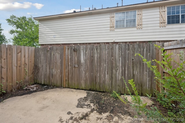 6152 S Madison Pl Unit B, Tulsa, OK 74136 - fenced backyard with a patio area