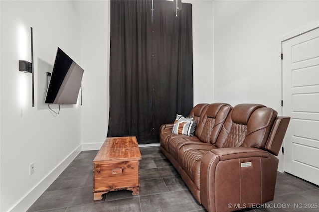 2035 E 138th Pl S, Bixby, OK 74008 - living area featuring baseboards