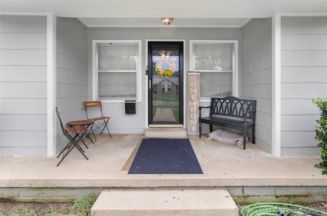 925 W Cedar St N, Durant, OK 74701 - property entrance featuring covered porch