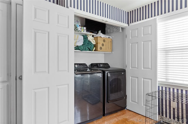 925 W Cedar St N, Durant, OK 74701 - laundry room featuring washing machine and clothes dryer, wallpapered walls, and light wood finished floors