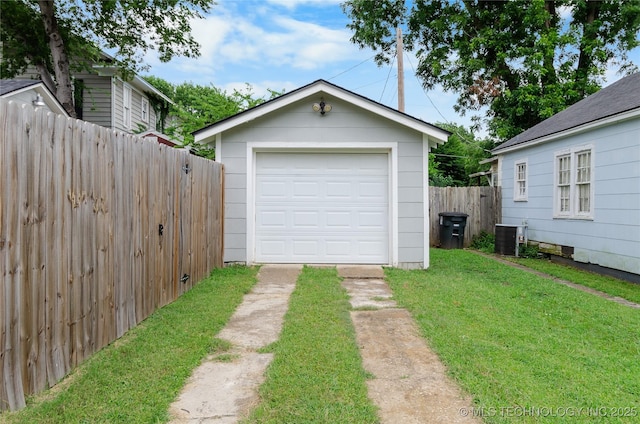 925 W Cedar St N, Durant, OK 74701 - detached garage with concrete driveway