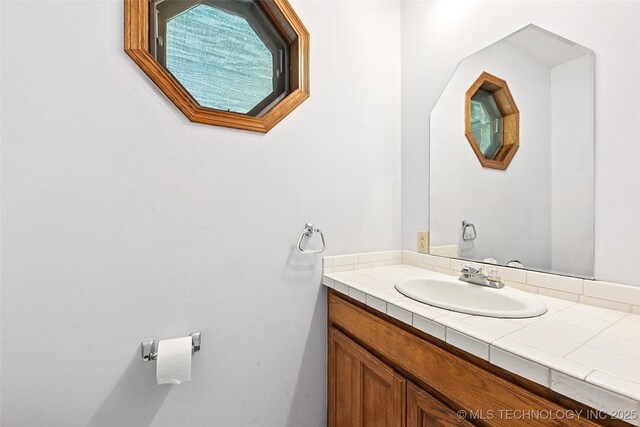 32069 Meadow Ln, Mannford, OK 74044 - bathroom with vanity